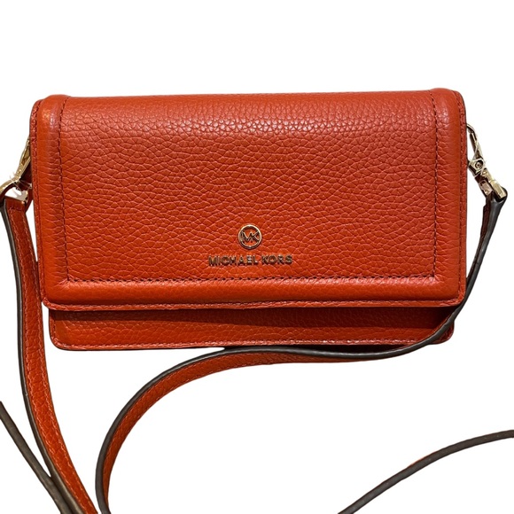 Michael Kors Jet Set Small Pebbled Leather Smartphone Convertible Crossbody Bag - Picture 3 of 9